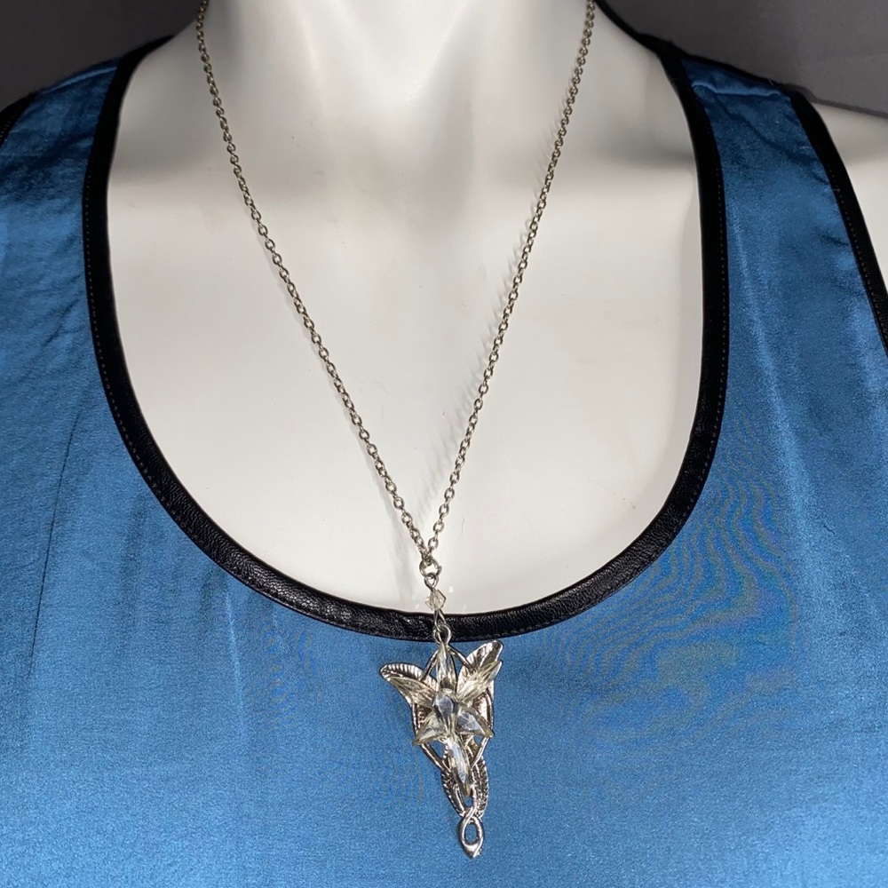 Make an offer💰Lord of the Ring’s elvish necklace